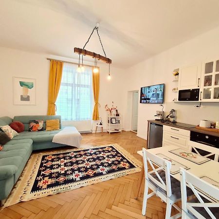 Jasmine Serenity Apartment - Central, Behind Black Church Brasov Exterior photo